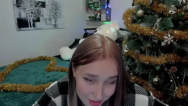 Snapshot of LinaTruly chatting on 12/20/24, 10:54 LinaTruly online show from 12/20/24, 10:54