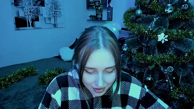 Snapshot of LinaTruly chatting on 12/21/24, 08:10 LinaTruly online show from 12/21/24, 08:10