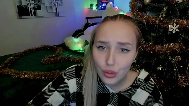 Snapshot of LinaTruly chatting on 12/24/24, 02:10 LinaTruly online show from 12/24/24, 02:10