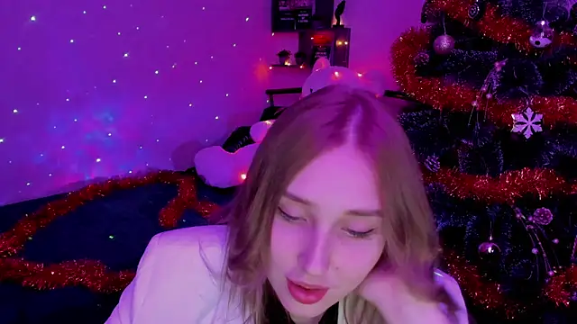 Snapshot of LinaTruly chatting on 12/28/24, 11:05 LinaTruly online show from 12/28/24, 11:05