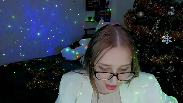 Snapshot of LinaTruly chatting on 12/30/24, 11:28 LinaTruly online show from 12/30/24, 11:28