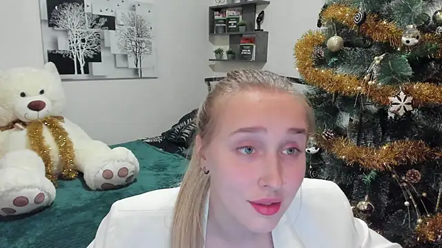 Snapshot of LinaTruly chatting on 01/12/25, 08:25 LinaTruly online show from 01/12/25, 08:25