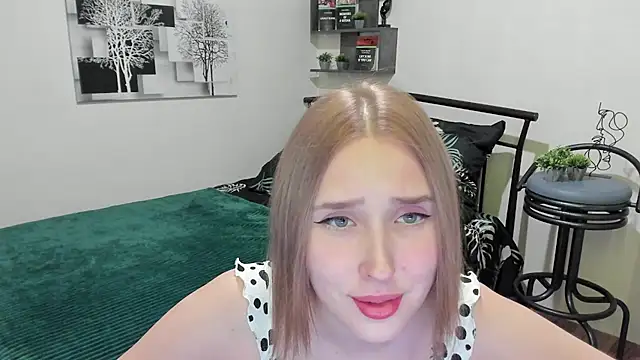 Snapshot of LinaTruly chatting on 01/16/25, 08:25 LinaTruly online show from 01/16/25, 08:25