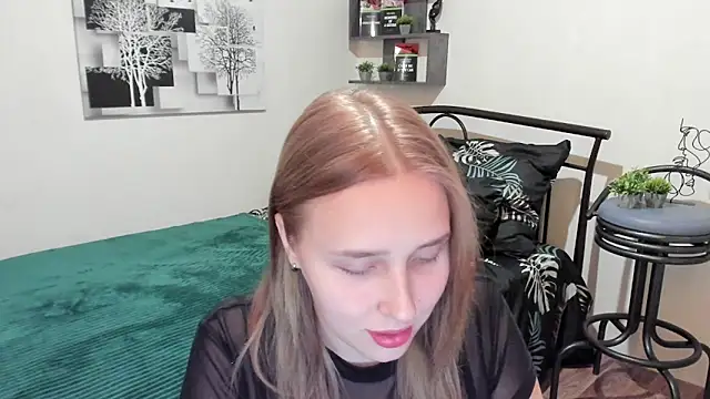 Snapshot of LinaTruly chatting on 01/18/25, 12:24 LinaTruly online show from 01/18/25, 12:24