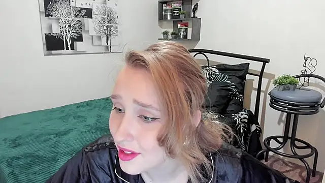 Snapshot of LinaTruly chatting on 02/01/25, 08:26 LinaTruly online show from 02/01/25, 08:26