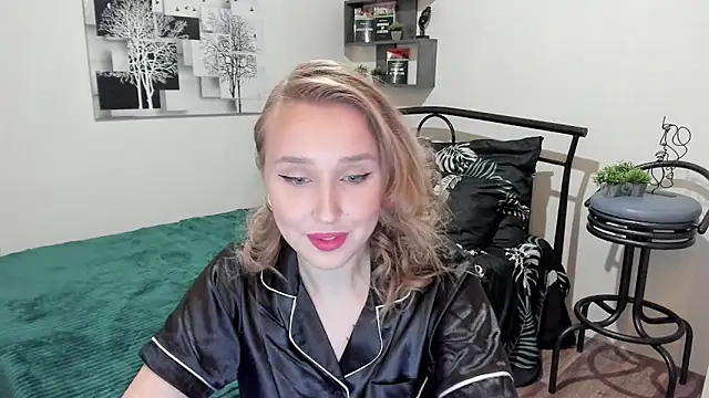 Snapshot of LinaTruly chatting on 02/01/25, 11:48 LinaTruly online show from 02/01/25, 11:48