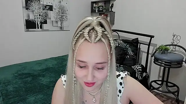 Snapshot of LinaTruly chatting on 02/19/25, 08:31 LinaTruly online show from 02/19/25, 08:31