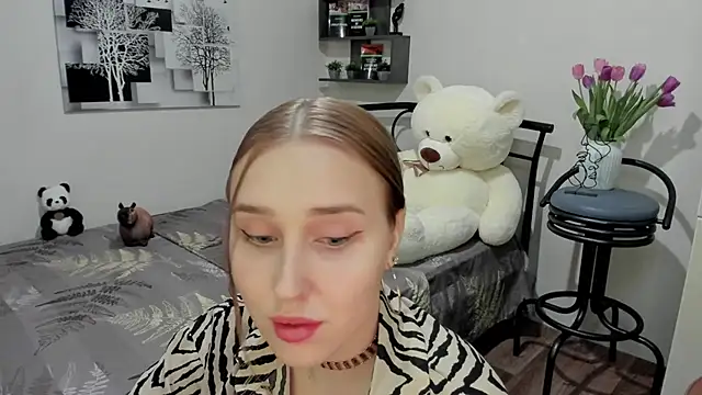 Snapshot of LinaTruly chatting on 03/09/25, 12:21 LinaTruly online show from 03/09/25, 12:21