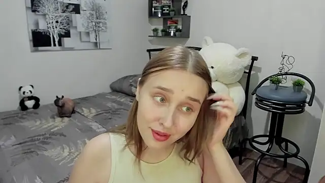 Snapshot of LinaTruly chatting on 03/19/25, 12:04 LinaTruly online show from 03/19/25, 12:04