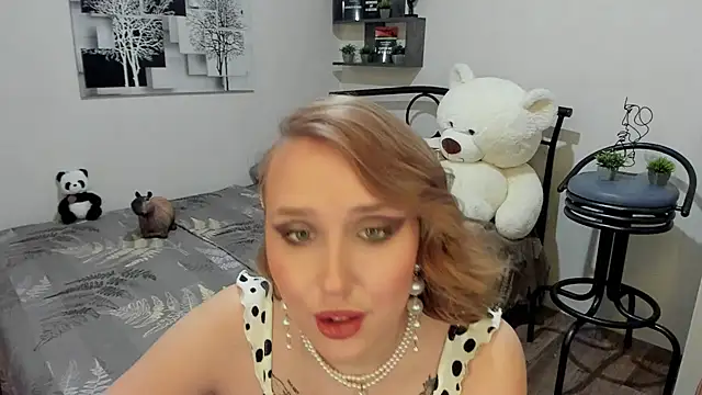 Snapshot of LinaTruly chatting on 03/20/25, 12:19 LinaTruly online show from 03/20/25, 12:19
