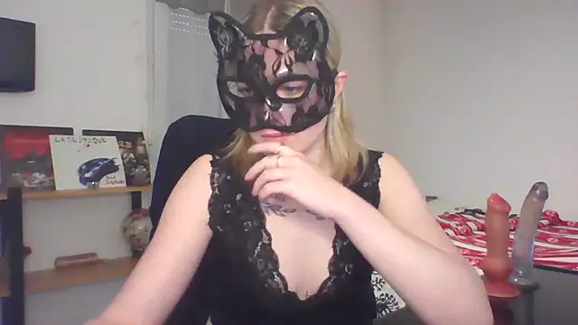 Snapshot of Cat_Valentina chatting on 03/20/25, 05:47 Cat Valentina online show from 03/20/25, 05:47