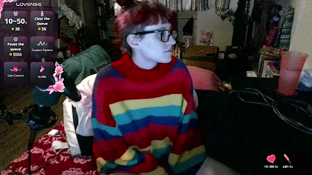 Snapshot of _hellostormy_ chatting on 02/19/25, 12:46 hellostormy online show from 02/19/25, 12:46