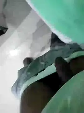 Snapshot of KUKU69XX chatting on 12/25/24, 07:34 KUKU69XX online show from 12/25/24, 07:34