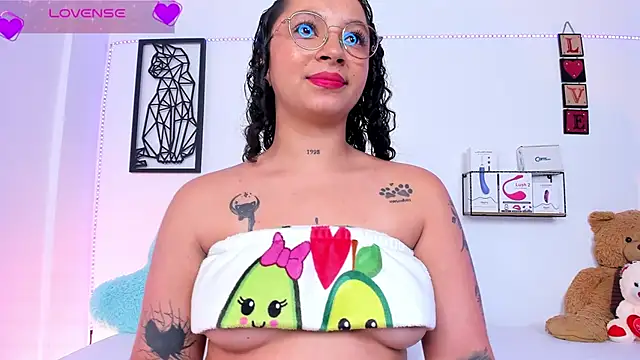 Snapshot of Mari_Sweett chatting on 02/21/25, 01:00 Mari Sweett online show from 02/21/25, 01:00