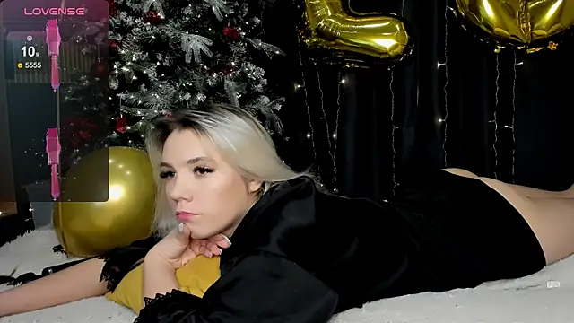 Snapshot of LadyHottCum chatting on 01/10/25, 02:02 LadyHottCum online show from 01/10/25, 02:02