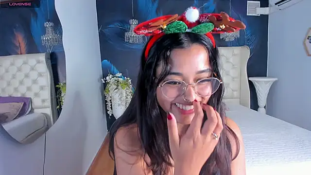 Snapshot of Ariana_Pierce chatting on 12/18/24, 02:10 Ariana Pierce online show from 12/18/24, 02:10