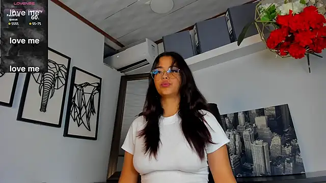 Snapshot of Ariana_Pierce chatting on 01/15/25, 04:25 Ariana Pierce online show from 01/15/25, 04:25