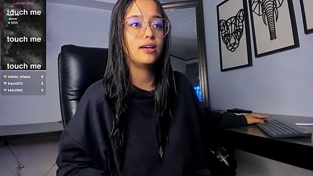 Snapshot of Ariana_Pierce chatting on 02/04/25, 08:02 Ariana Pierce online show from 02/04/25, 08:02