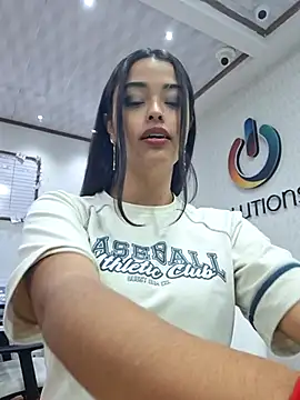 Snapshot of Ariana_Pierce chatting on 02/07/25, 04:59 Ariana Pierce online show from 02/07/25, 04:59