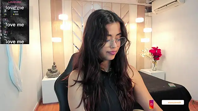 Snapshot of Ariana_Pierce chatting on 03/03/25, 05:09 Ariana Pierce online show from 03/03/25, 05:09