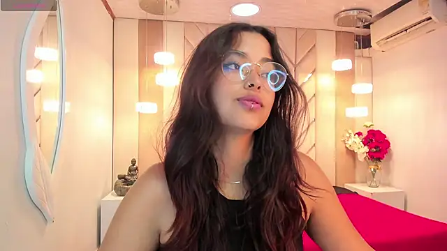 Snapshot of Ariana_Pierce chatting on 03/10/25, 05:00 Ariana Pierce online show from 03/10/25, 05:00