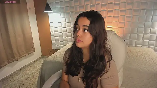 Snapshot of Ariana_Pierce chatting on 09/28/25, 01:16 Ariana Pierce online show from 09/28/25, 01:16
