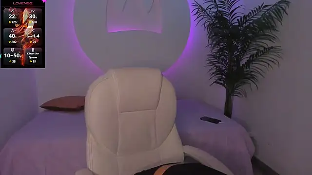 Ariana Pierce online show from 11/06/25, 12:17