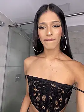 Snapshot of Nicol_ofi24 chatting on 10/20/25, 05:35 Nicol ofi24 online show from 10/20/25, 05:35