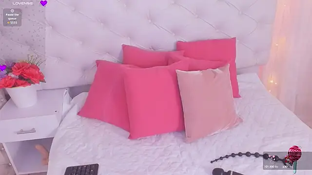 Snapshot of anchela-garcia1 chatting on 09/18/25, 12:18 anchela-garcia1 online show from 09/18/25, 12:18