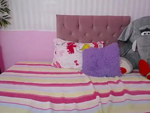 Snapshot of ximena_bunny chatting on 12/19/24, 10:21 ximena bunny online show from 12/19/24, 10:21