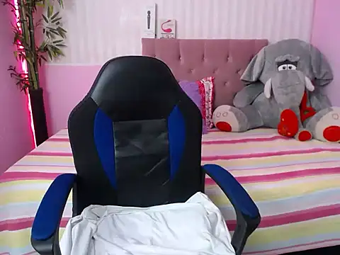 Snapshot of ximena_bunny chatting on 12/24/24, 06:50 ximena bunny online show from 12/24/24, 06:50