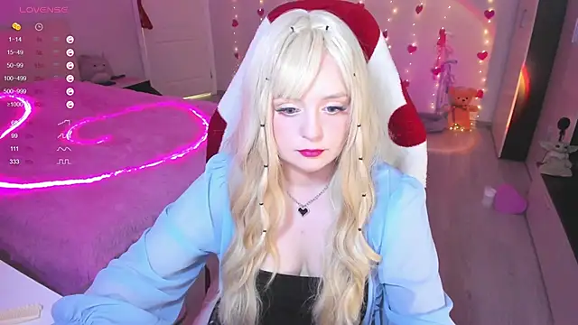Snapshot of Amy_honey_angel chatting on 02/21/25, 01:55 Amy honey angel online show from 02/21/25, 01:55
