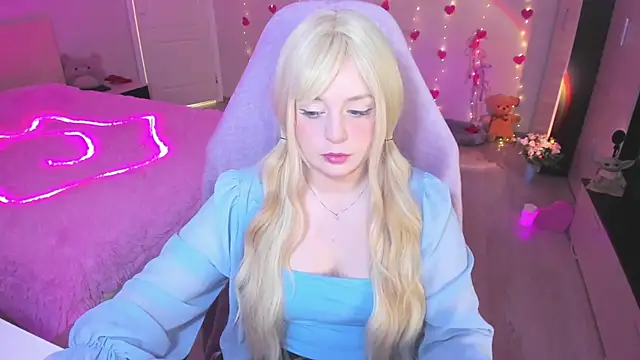 Snapshot of Amy_honey_angel chatting on 03/11/25, 08:41 Amy honey angel online show from 03/11/25, 08:41