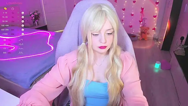 Snapshot of Amy_honey_angel chatting on 03/18/25, 12:47 Amy honey angel online show from 03/18/25, 12:47