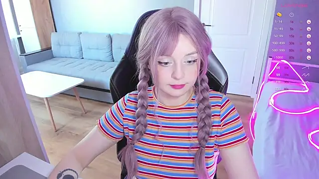 Snapshot of Amy_honey_angel chatting on 09/30/25, 08:30 Amy honey angel online show from 09/30/25, 08:30