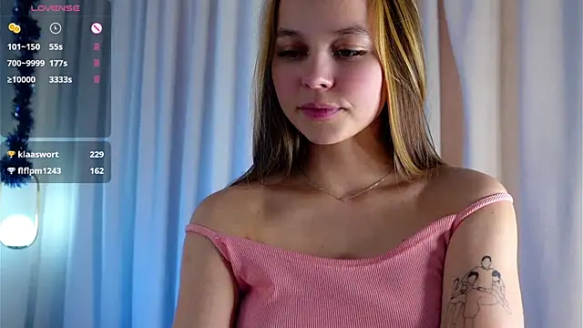 Snapshot of FalineDowlen chatting on 12/25/24, 04:12 FalineDowlen online show from 12/25/24, 04:12