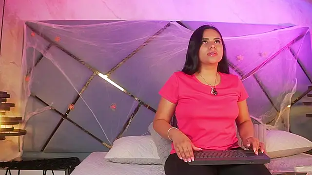 giorgia 13 online show from 10/31/25, 03:07