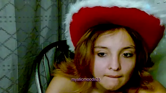 Snapshot of mysticmoods chatting on 12/26/24, 05:04 mysticmoods online show from 12/26/24, 05:04