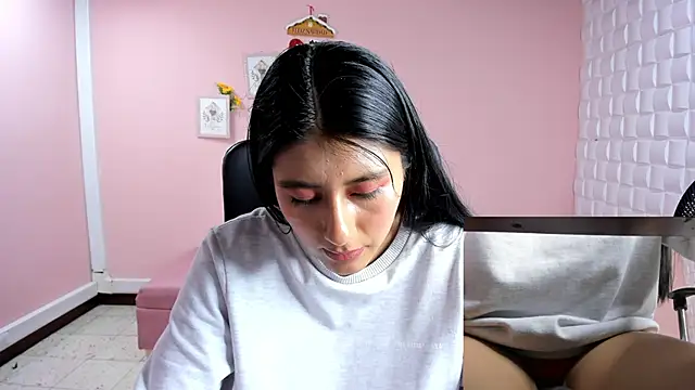 Snapshot of CarlaAlvez chatting on 01/14/25, 06:28 CarlaAlvez online show from 01/14/25, 06:28