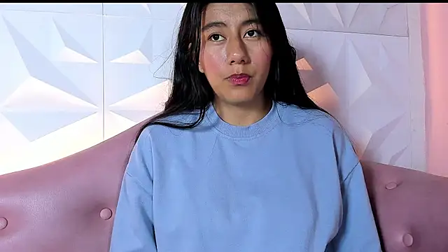 Snapshot of CarlaAlvez chatting on 01/20/25, 04:23 CarlaAlvez online show from 01/20/25, 04:23