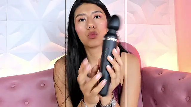 Snapshot of CarlaAlvez chatting on 02/04/25, 05:45 CarlaAlvez online show from 02/04/25, 05:45
