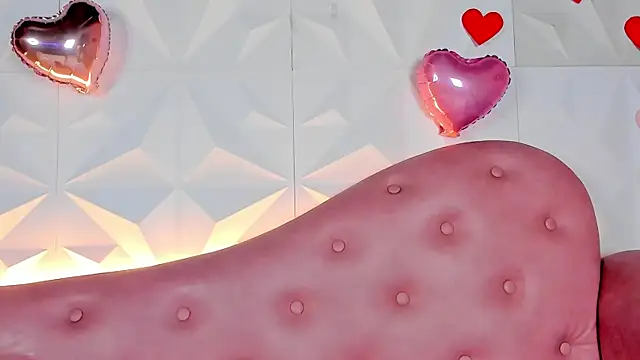 Snapshot of CarlaAlvez chatting on 02/19/25, 02:01 CarlaAlvez online show from 02/19/25, 02:01