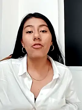 Snapshot of CarlaAlvez chatting on 03/13/25, 06:23 CarlaAlvez online show from 03/13/25, 06:23