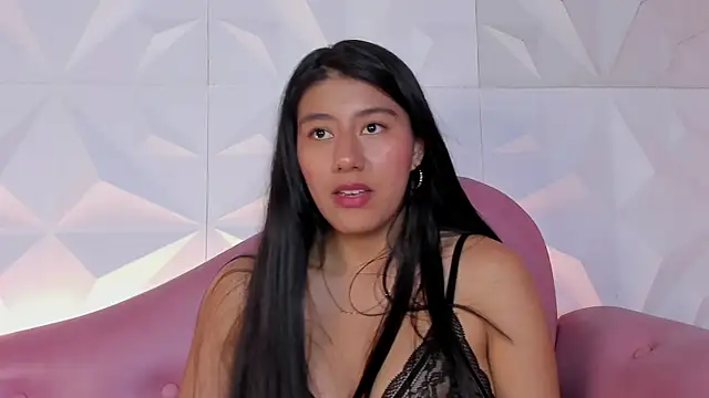Snapshot of CarlaAlvez chatting on 03/15/25, 10:22 CarlaAlvez online show from 03/15/25, 10:22