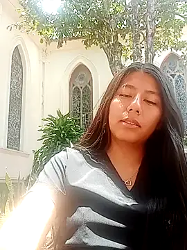 Snapshot of CarlaAlvez chatting on 09/23/25, 04:43 CarlaAlvez online show from 09/23/25, 04:43