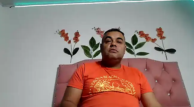 TU BEBE18 online show from 12/18/24, 04:17