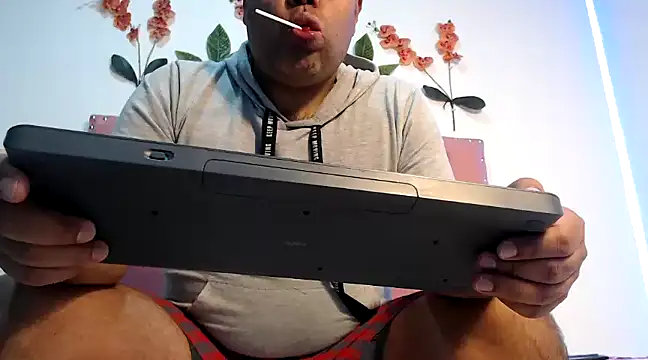 TU BEBE18 online show from 12/20/24, 06:56