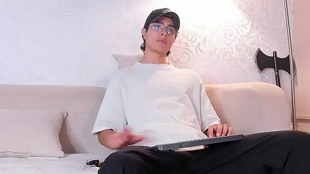 JoshRashfordd online show from 10/31/25, 09:38