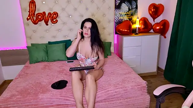 Snapshot of KattieSims chatting on 02/09/25, 03:43 KattieSims online show from 02/09/25, 03:43