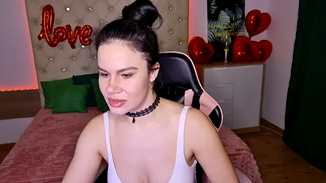 Snapshot of KattieSims chatting on 02/10/25, 09:58 KattieSims online show from 02/10/25, 09:58
